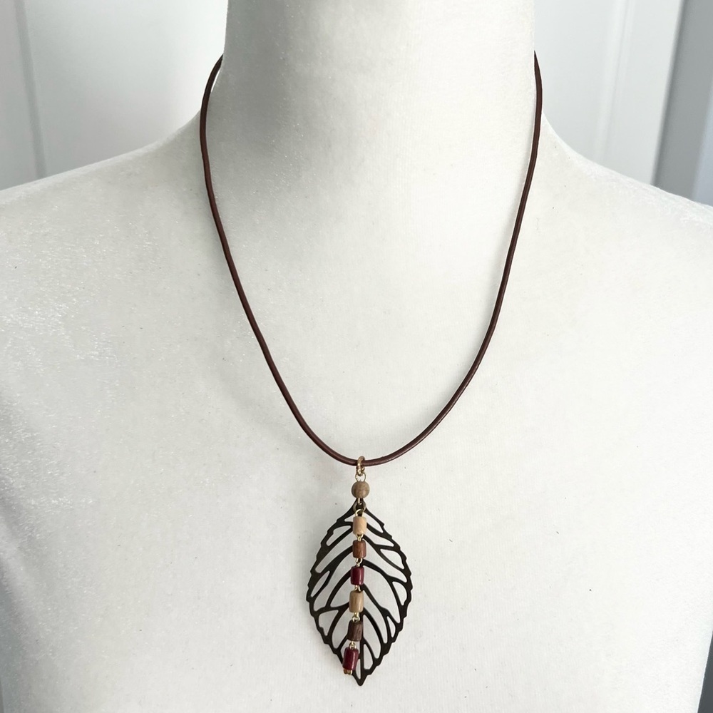 🍭6/$30 Boho Fall Brown Beaded Leaf Pendant Necklace